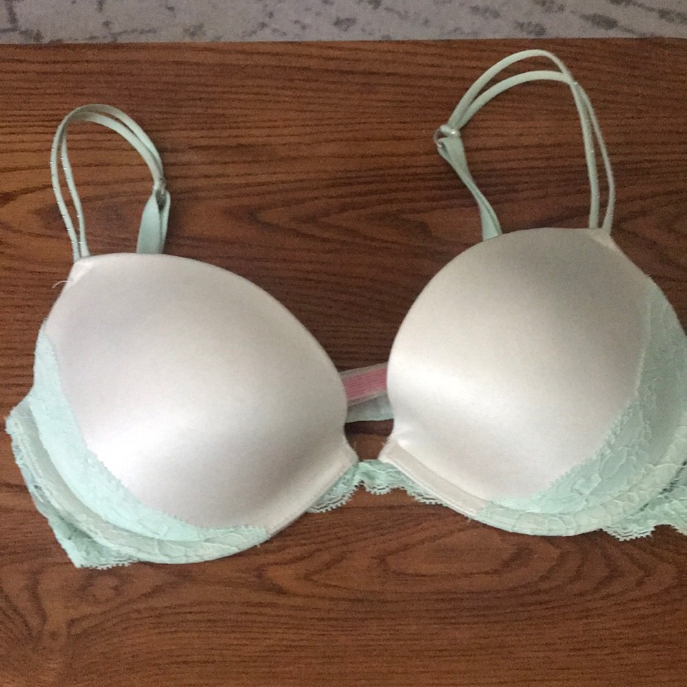 Victoria's Secret Heartbreaker Plunge Push Up Bra